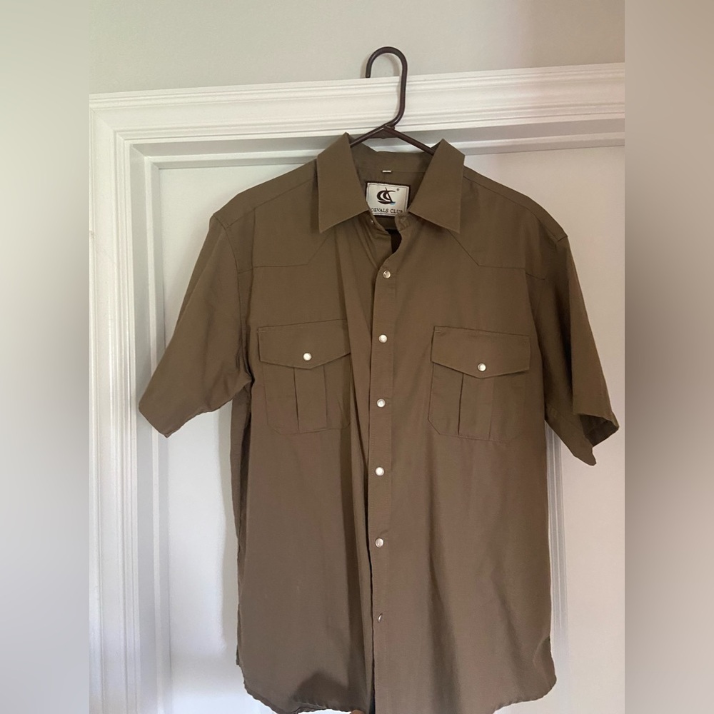 Men’s Khaki Green Western Pearl Snap Short Sleeve Shirt.